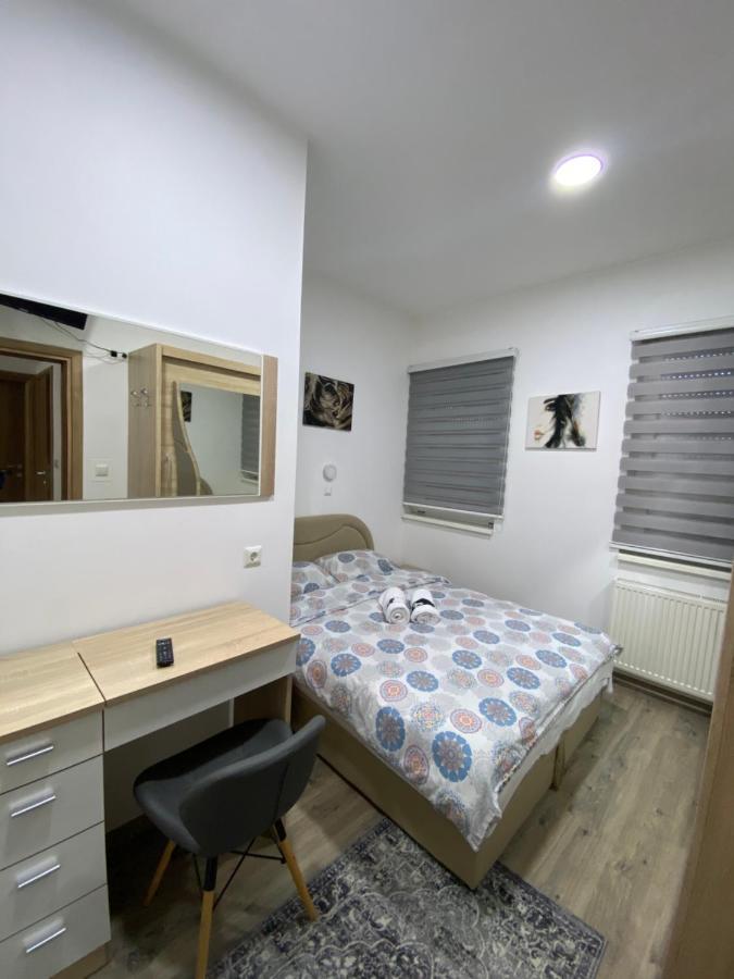 Apartmani Venci ทราฟนิค ภายนอก รูปภาพ
