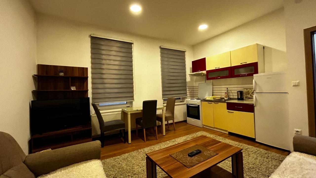 Apartmani Venci ทราฟนิค ภายนอก รูปภาพ