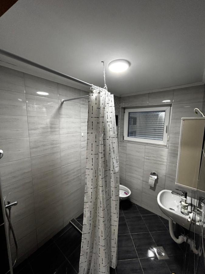 Apartmani Venci ทราฟนิค ภายนอก รูปภาพ